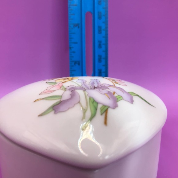 Porcelain Heart Trinket Box Lillies and Butterfly Design 3'x3' for Rings Perfect - Picture 9 of 10